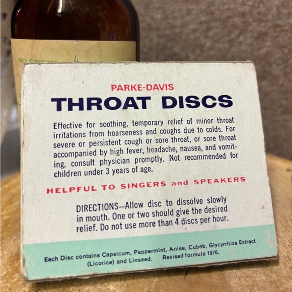 Vintage Nature's Herb Company Rose Water Bottle & 1976 Parke-Davis Throat Box - Picture 9 of 9